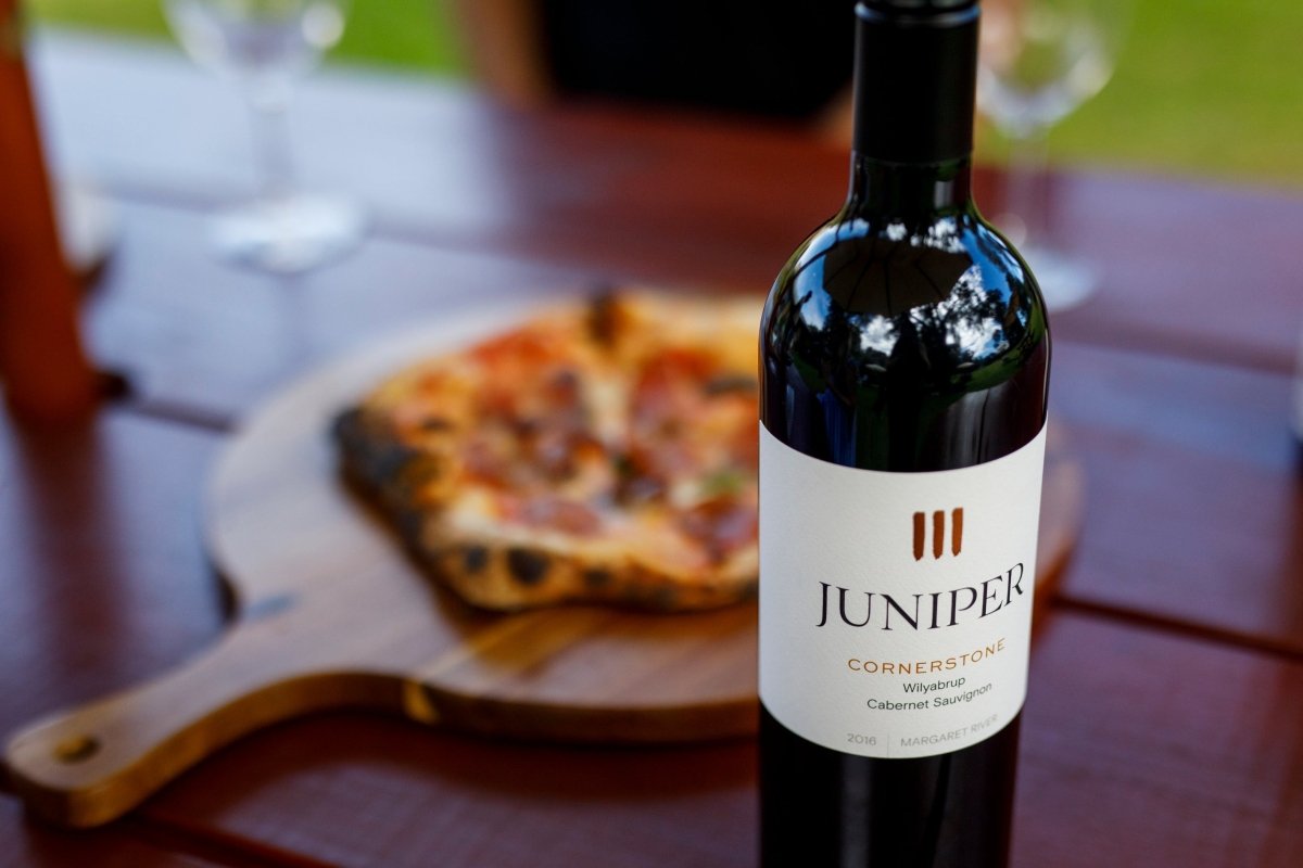 WOODFIRED PIZZA & WINE